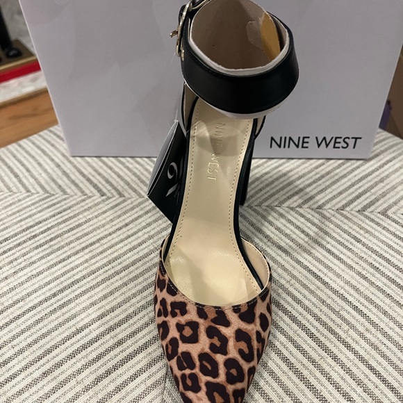 Nine West Natural Multi Fabric Size 7 Women’s Heels. New in Box. - Picture 2 of 5